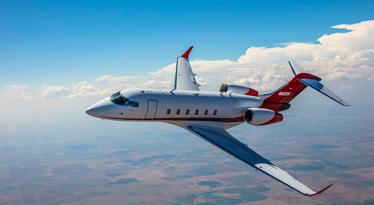 Bombardier Challenger 300 Flying